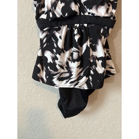 Trimshaper by MiracleSuit black and white one piece bathing suit Size 12 NWOT - Picture 2 of 5